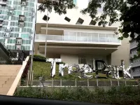 Cozy Apartemen Treepark BSD By LyaRoom with City View