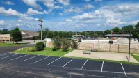 Drakes Creek Inn - Formerly the Relax Inn - parking