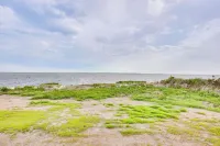 Private Beach & Deck: Bayfront Home in Hayes! - 3-stjärniga