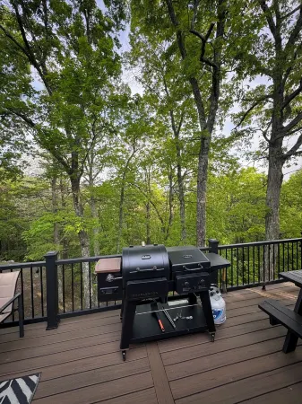 Log cabin minutes from Raystown Lake!