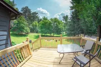 Lake Street Retreat: Charming Getaway with Stunning Lake View Sunsets