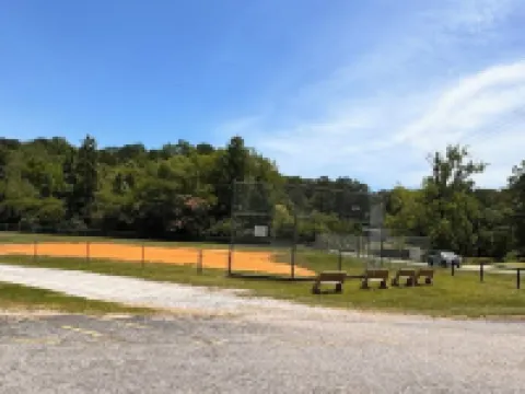 Peaceful Lake Access. Hotels in Northport