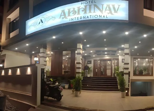 Hotel Abhinav International - parcheggio