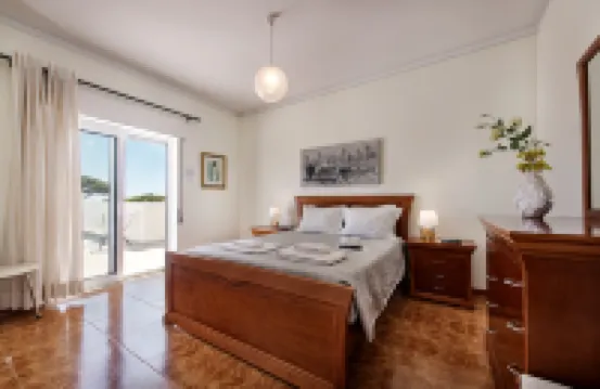 Charming Villa with Private Pool in Vibrant Vilamoura, Free AC and Wifi