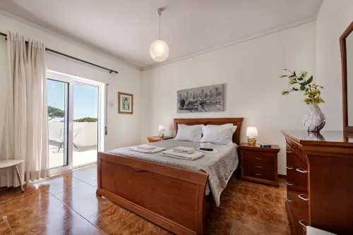 Charming Villa with Private Pool in Vibrant Vilamoura, Free AC and Wifi - Private Pools