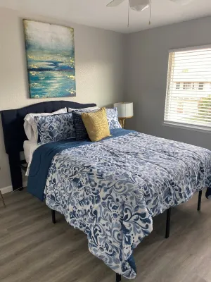 Modern 2-bedroom corporate apartment with WiFi, AC in enjoyable Sacramento Hotels in Arden-Arcade