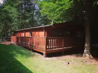 Log cabin with hot tub and  nestled in Kenwick Park, Louth Các khách sạn ở Louth