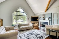 Spacious Family Villa w/ Decks in Chilton! - Villas