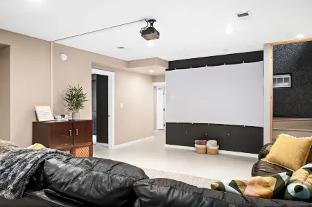 6bd 3ba large gathering home, close to YMCA and 5 miles to Downtown Duluth Отели в г. Хермантаун