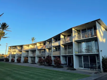 Newly renovated 2nd floor condo — 150 yards from Mama’s Beach! Отели рядом с достопримечательностью «Paia»