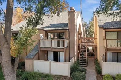 Perfect 2 bedroom 2 bath condo with a pool and gym Hotels near Artistic Edge