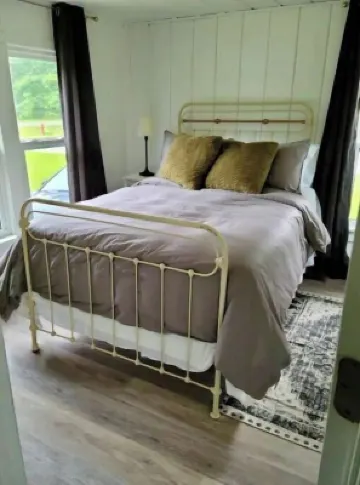 Cozy Beach Town Cottage Awaits.