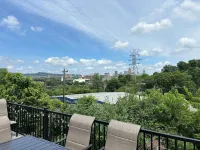 Ludlow Lodge w/ City Views