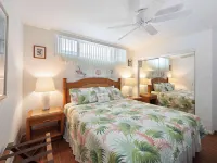 Kona Reef F2 Charming Oceanfront Condo for 4!