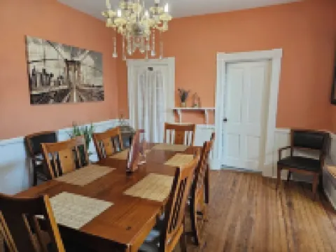 Charming Waterfront Home: Spacious, Modern, Near Attractions & Universities