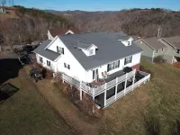 Falcons Crest @ Sugar Hollow (Huge home with Covered Slip and Reserved Parking)