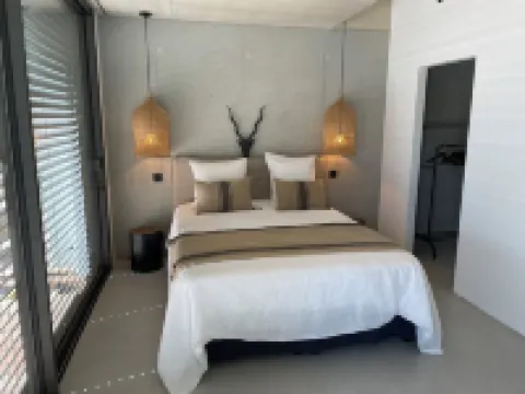 Contemporary villa sea view heated pool Hôtels à : Serra-di-Ferro