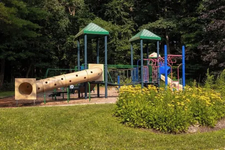 Berkshire Holiday Home with Hot Tub & A+ Amenities