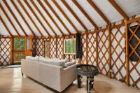Cozy and POSH-est Yurt in gorgeous Boise National Forest