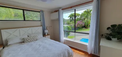 Family retreat close to beach, 2 min to dog park. Hotels near Echo Beach