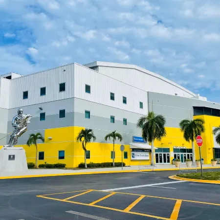 Holiday Inn Express & Suites FORT MYERS AIRPORT by IHG