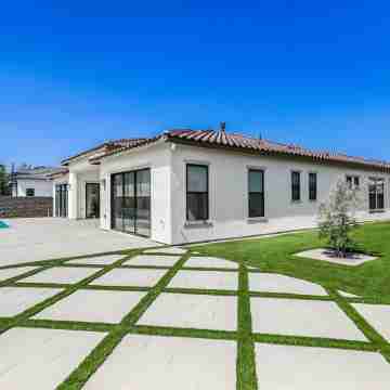 Desert Vacation Rental in LA QUINTA, CA nestled beneath the Coral Mountains Hotel Exterior