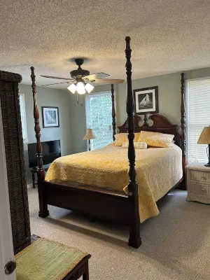 Beach Lovers Retreat on the Bethany Beach Canal  4BR/2.5BA-spec offer 7/9 -7/16 Hotels near Bethany Beach