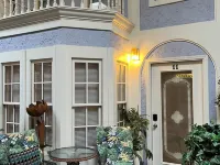 #11 2-bedroom apartment in historic Lorain, across from Palace Theatre. Hotels in Lorain