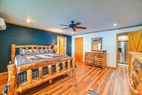 Private Lake & Dock: Log Cabin, 2 Mi to Clay! - 4 estrellas