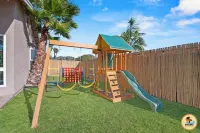 Inviting Home w/ Mountain Views + Pool/Spa