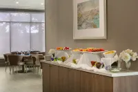 Embassy Suites by Hilton Montreal Airport - breakfast