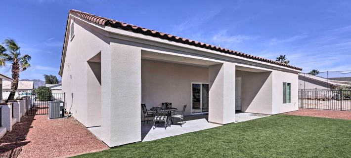 Bright Home w/ Yard, 4 Mi to Colorado River! Hotels in Mohave County