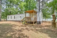 Home on Jordan Lake w/ Shared Dock & Boat Slip! - 2-Sterne