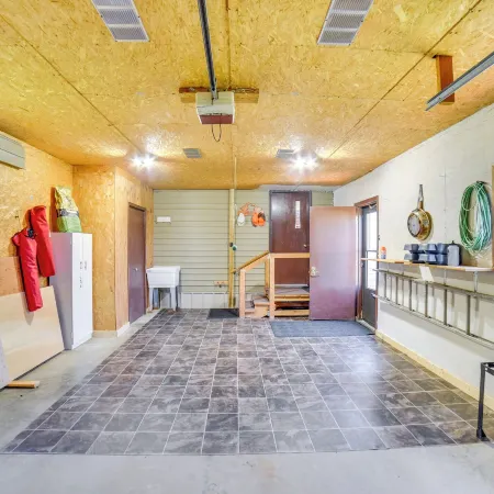 Yale Home in the Heart of Pheasant Hunting Country Hotels in Beadle County