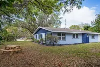 Private fenced in pool home Hotels in Ellenton