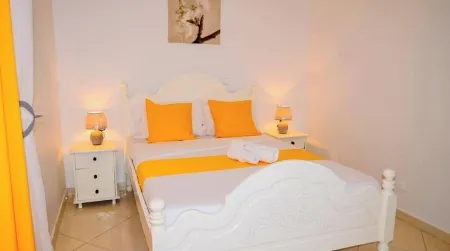 Casa Nela large glass balcony Отели в г. Таррафал