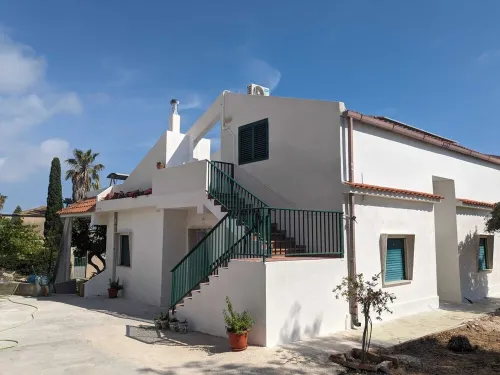 MARGUS, holliday home with terrace sea view and private parking