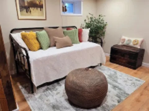 Cozy 1 bedroom basemant apt with private entrance and AC in the heart of Salem Hoteles en Salem