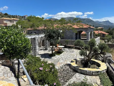 Pool, Amazing Sea View Master bedroom suite, King Bed, Outdoor Shower for 2