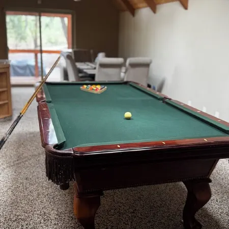 Charming cabin in pleasant Auberry close to Shaver Lake. A hidden treasure!