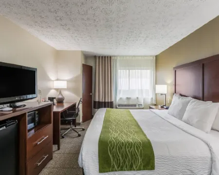 Comfort Inn Medford-Long Island Hotels in Medford