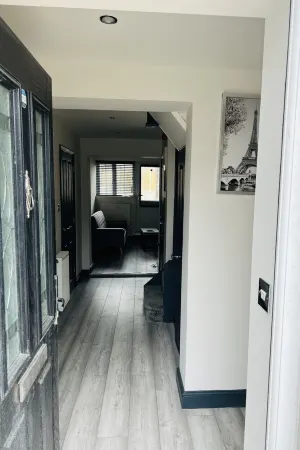 White Soft, Private En-suite Double Room, Garden and Free Parking