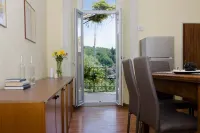 Apartment nestled in the tranquility of a mountain village Hotels in Brunate