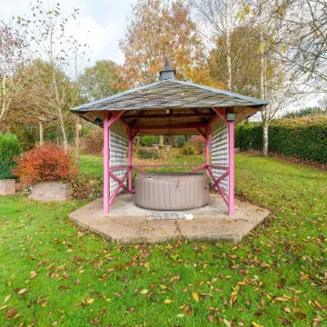 Holiday Home with Hot Tub in Vielsalm