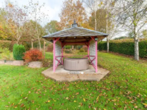 Holiday Home with Hot Tub in Vielsalm