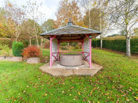 Holiday Home with Hot Tub in Vielsalm Отели рядом с достопримечательностью «VIELSALM Gare»