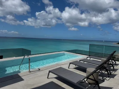 Luxurious Oceanfront Condo with Rooftop Pool on Brighton Beach– Sleeps 4 Hotels in 