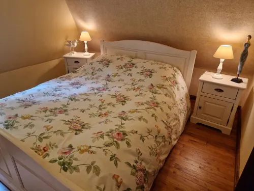 Maison Individuelle au Bord de la Rivière Hotels in Bernay