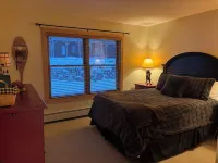 Spacious 4-bedroom Ski- in/ Ski-out condo in enchanting Sunday River w/ Hot Tub