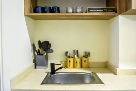 Cozy 1-bedroom apartment in superb Jounieh -J701 Отели в г. Haret Sakher